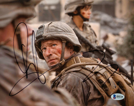 Aaron Eckhardt (Battle of Los Angeles) signed 8x10 Photo (w/ Beckett)
