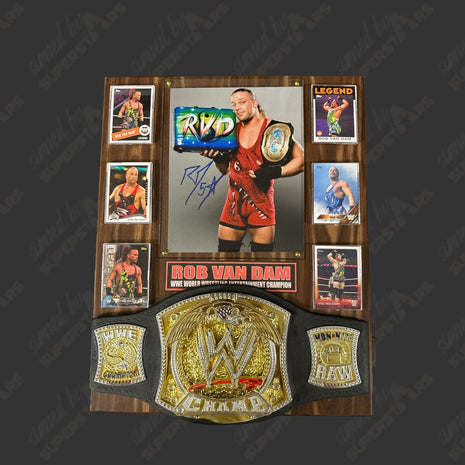 Plaque en bois signée Rob Van Dam avec ceinture