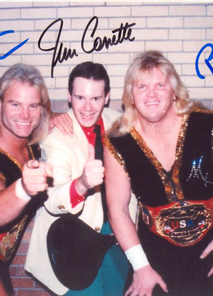Bobby Eaton, Stan Lane y Jim Cornette firmaron tres veces la foto de 8x10