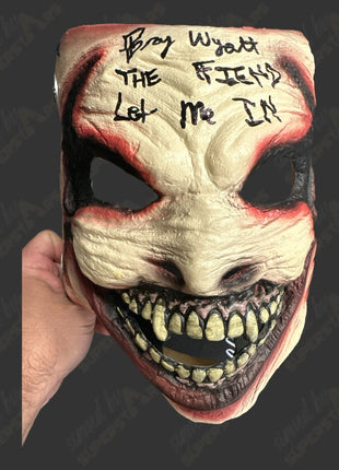 Máscara de Demonio de réplica firmada por Bray Wyatt (con JSA)