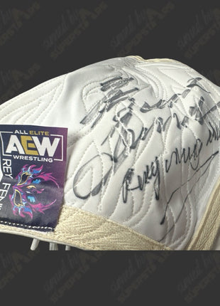 Máscara de AEW usada en el anillo firmada por Rey Fenix