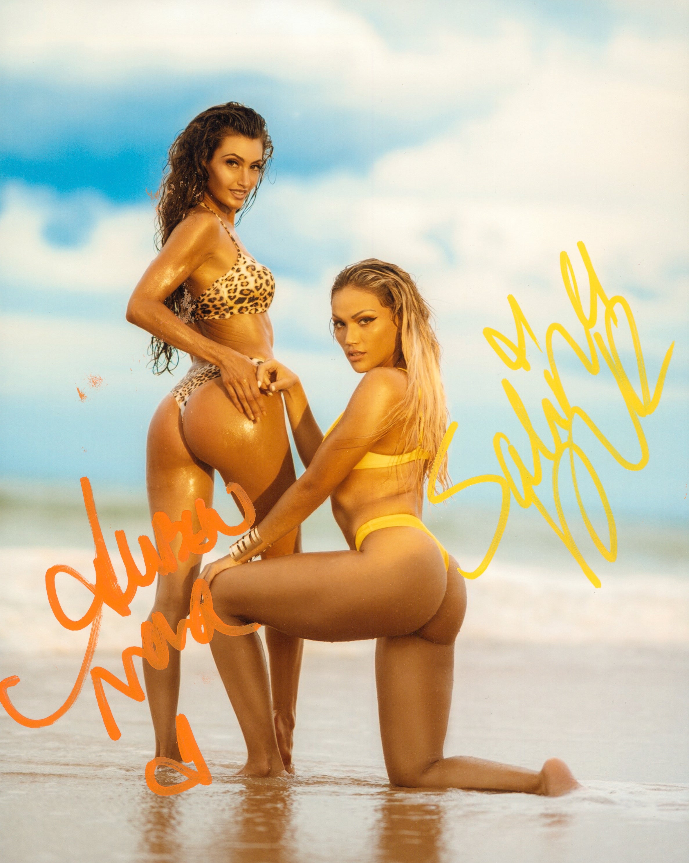 Amber Nova & Salina de la Renta dual signed 8x10 Photo – Signed By  Superstars