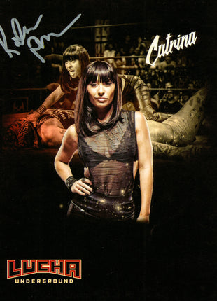 Karlee Pérez (Catrina) firmó foto 8x10