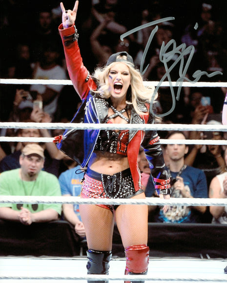 Toni Storm signed 8x10 Photo