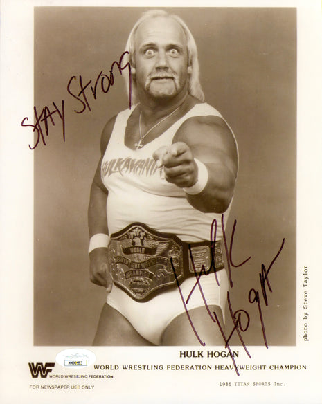 Hulk Hogan signed 8x10 Photo
