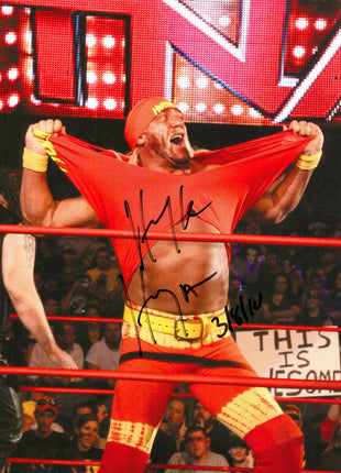 Hulk Hogan signed 8x10 Photo