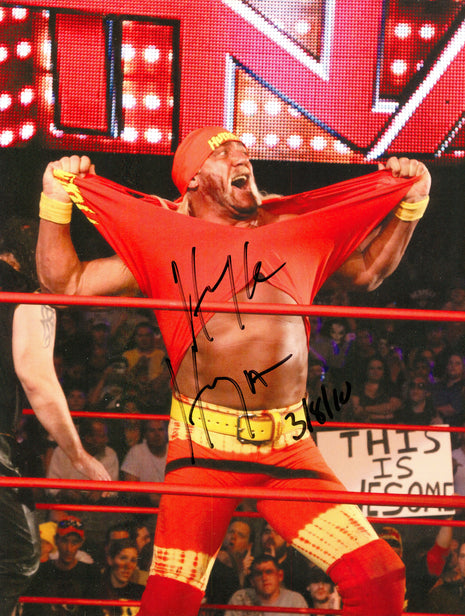 Hulk Hogan signed 8x10 Photo