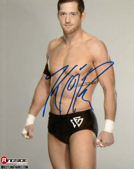 Kyle O'Reilly firmó una foto de 8x10