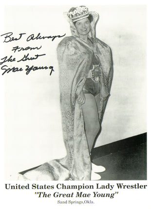 Mae Young signed 8x10 Photo
