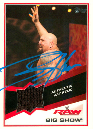 Big Show firmó la tarjeta coleccionable Topps WWE Relic 2013