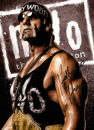 Hulk Hogan signed 8x10 Photo