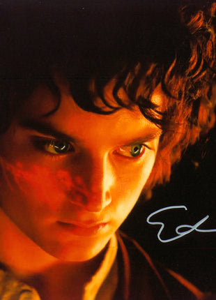 Elijah Wood (Lord of the Rings) signed 8x10 Photo (w/ Beckett)