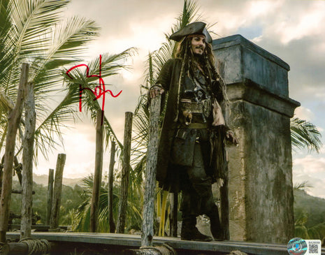 Johnny Depp (Pirates of the Carribean) signed 8x10 Photo (w/ Beckett)