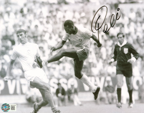 Pele signed 8x10 Photo (w/ Beckett)