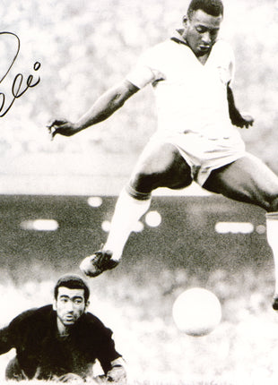 Pele signed 8x10 Photo (w/ Beckett)