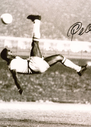 Pele signed 8x10 Photo (w/ Beckett)