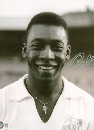 Pele signed 8x10 Photo (w/ Beckett)