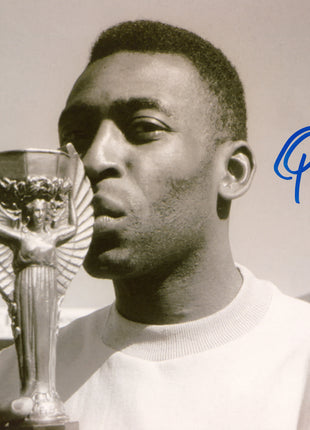 Pele signed 8x10 Photo (w/ Beckett)