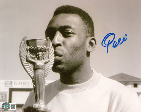 Pele signed 8x10 Photo (w/ Beckett)