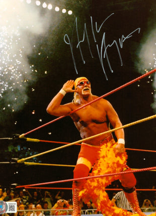 Hulk Hogan signed 8x10 Photo (w/ Beckett)