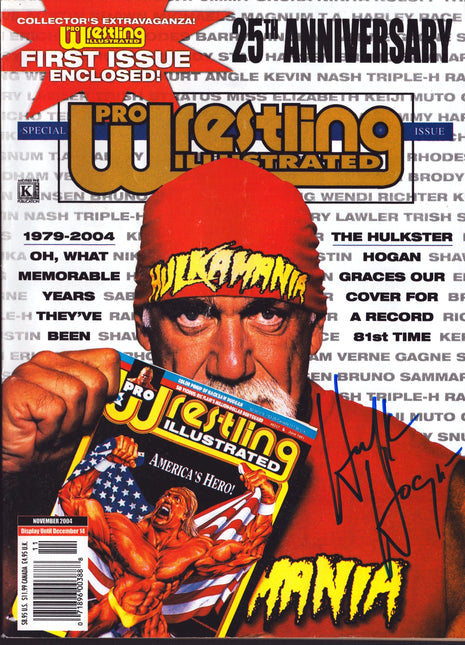 Hulk Hogan firmó con la revista PWI en noviembre de 2004