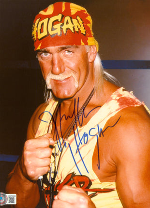 Hulk Hogan signed 8x10 Photo (w/ Beckett)