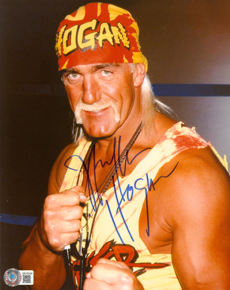 Hulk Hogan signed 8x10 Photo (w/ Beckett)