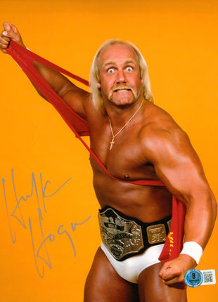 Hulk Hogan signed 8x10 Photo (w/ Beckett)