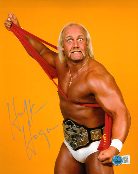 Hulk Hogan signed 8x10 Photo (w/ Beckett)