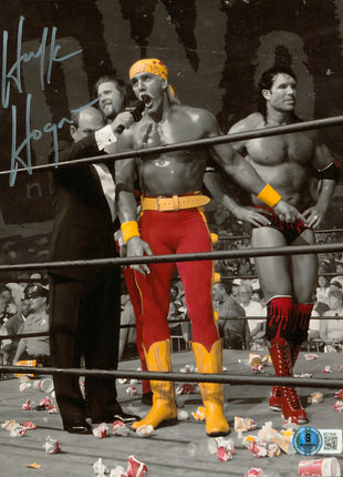 Hulk Hogan signed 8x10 Photo (w/ Beckett)