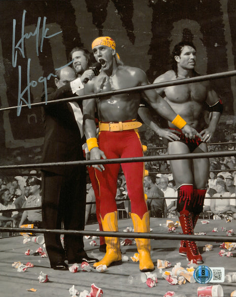 Hulk Hogan signed 8x10 Photo (w/ Beckett)