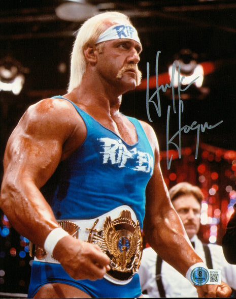 Hulk Hogan signed 8x10 Photo (w/ Beckett)