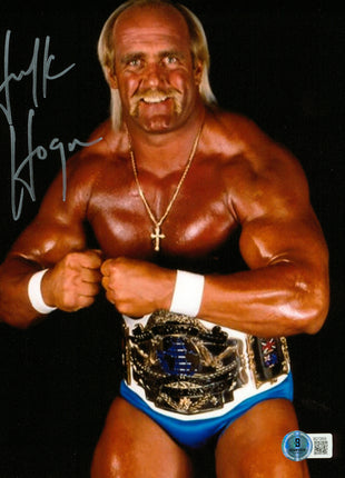 Hulk Hogan signed 8x10 Photo (w/ Beckett)