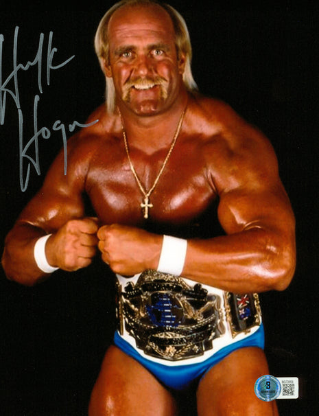 Hulk Hogan signed 8x10 Photo (w/ Beckett)