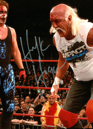 Hulk Hogan signed 8x10 Photo (w/ Beckett)