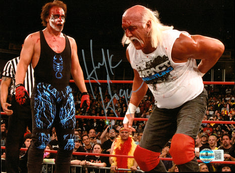 Hulk Hogan signed 8x10 Photo (w/ Beckett)