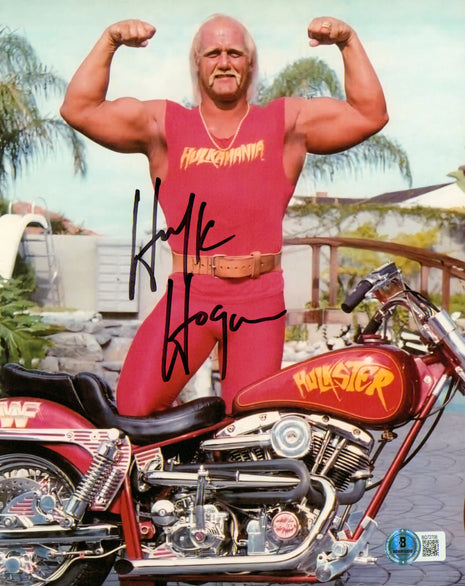 Hulk Hogan signed 8x10 Photo (w/ Beckett)