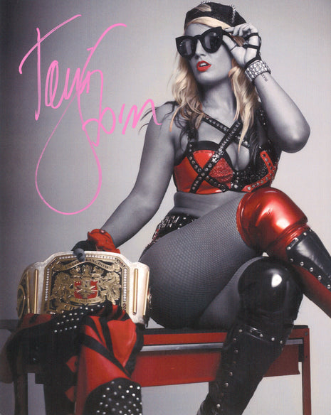 Toni Storm signed 8x10 Photo