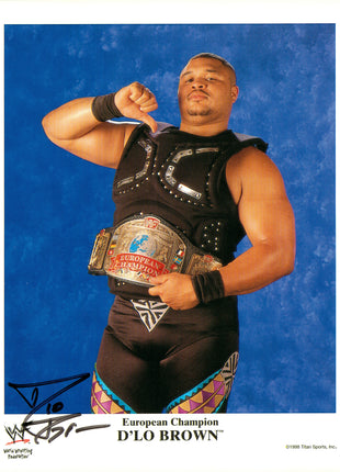 D'Lo Brown signed 8x10 Photo