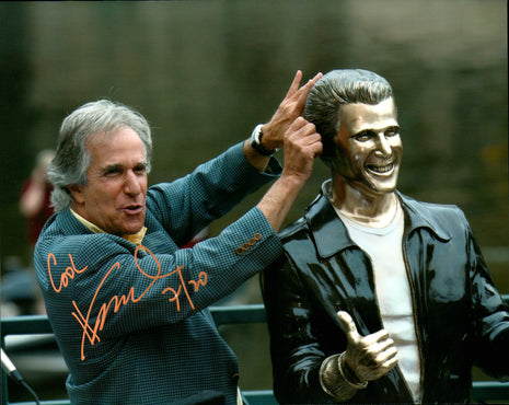 Henry Winkler signed 8x10 Photo