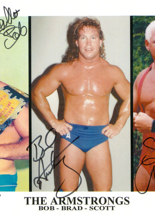 Bob Armstrong, Brad Armstrong y Scott Armstrong firmaron tres veces una foto de 8x10