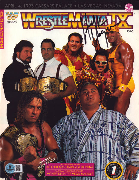 Hulk Hogan firmó el programa del evento de WrestleMania 9 (con Beckett)