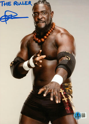 Oba Femi signed 8x10 Photo (w/ Beckett)