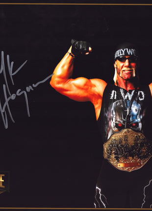 Hulk Hogan signed 11x14 Photo (w/ Beckett)