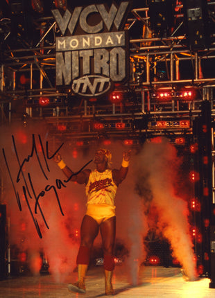 Hulk Hogan signed 11x17 Photo (w/ Beckett)