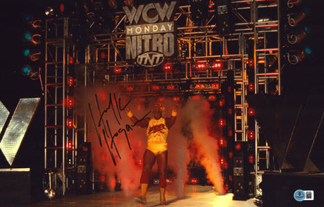 Hulk Hogan signed 11x17 Photo (w/ Beckett)
