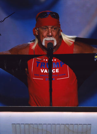 Hulk Hogan signed 11x17 Photo (w/ Beckett)