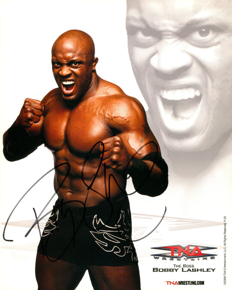 Photo 8x10 signée par Bobby Lashley