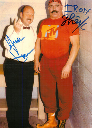 Photo 8x10 signée par Mean Gene Okerlund et Iron Sheik