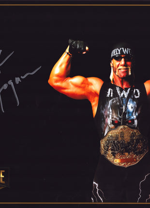 Hulk Hogan signed 11x14 Photo